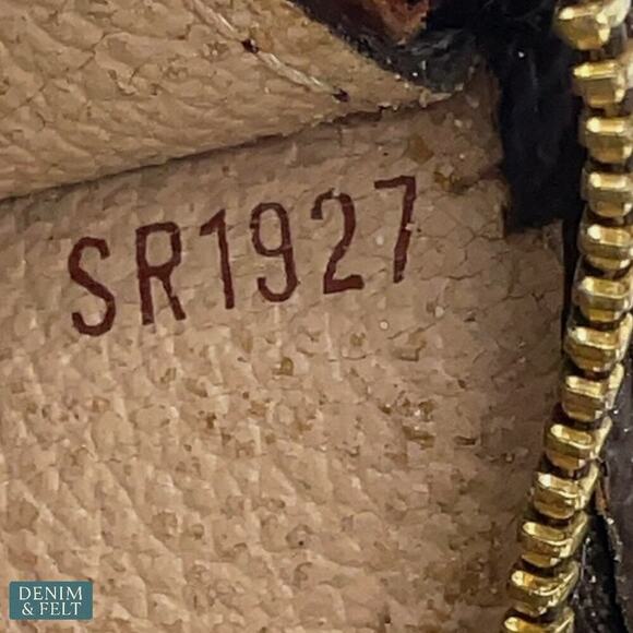 Louis Vuitton Bucket PM Monogram Canvas Pouch w/Tassel Charm Accessory SR1927 - Picture 11 of 15